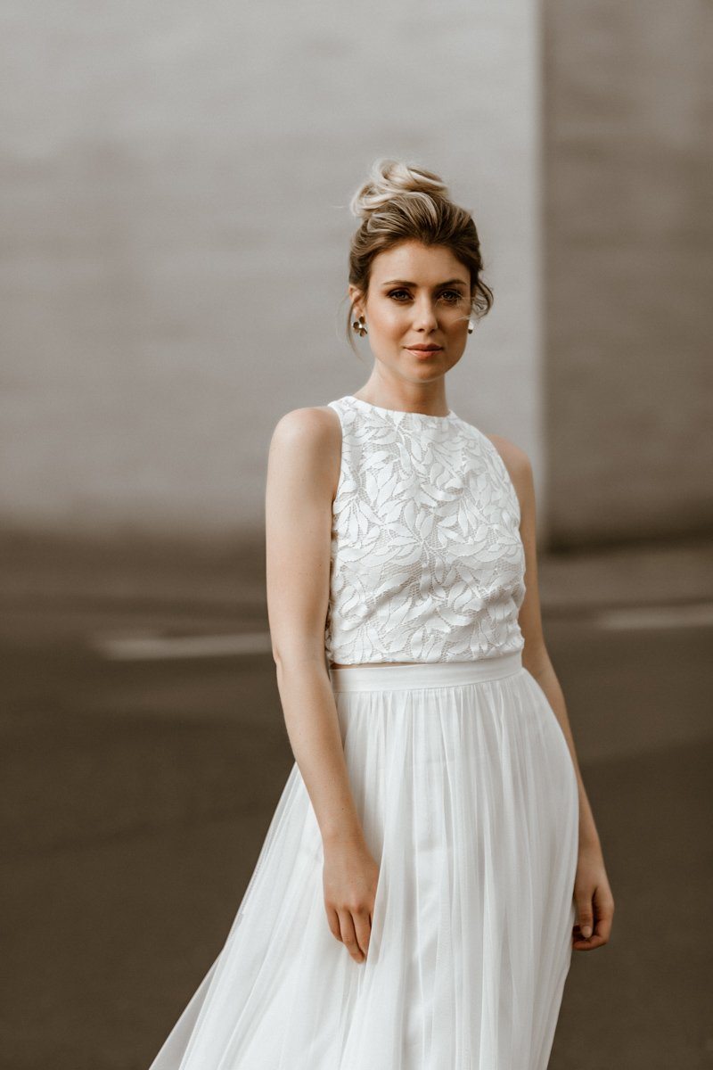 noni-braut-top-emilia-rmellos-mit-bl-tter-spitze-und-r-cken-cut-out image 2