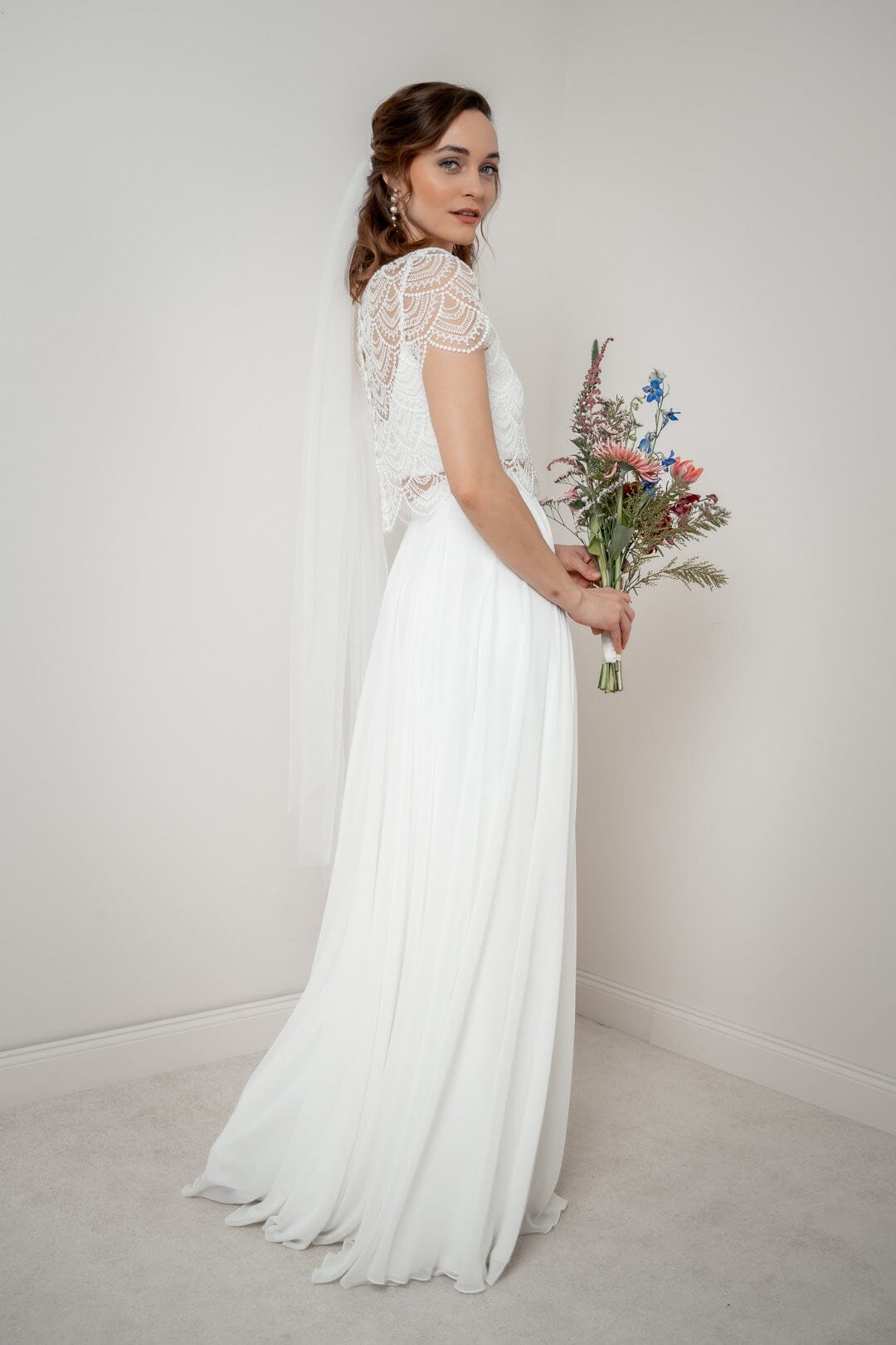 noni-niah-kurzarm-braut-top-aus-vintage-spitze-mit-knopfleiste image 3