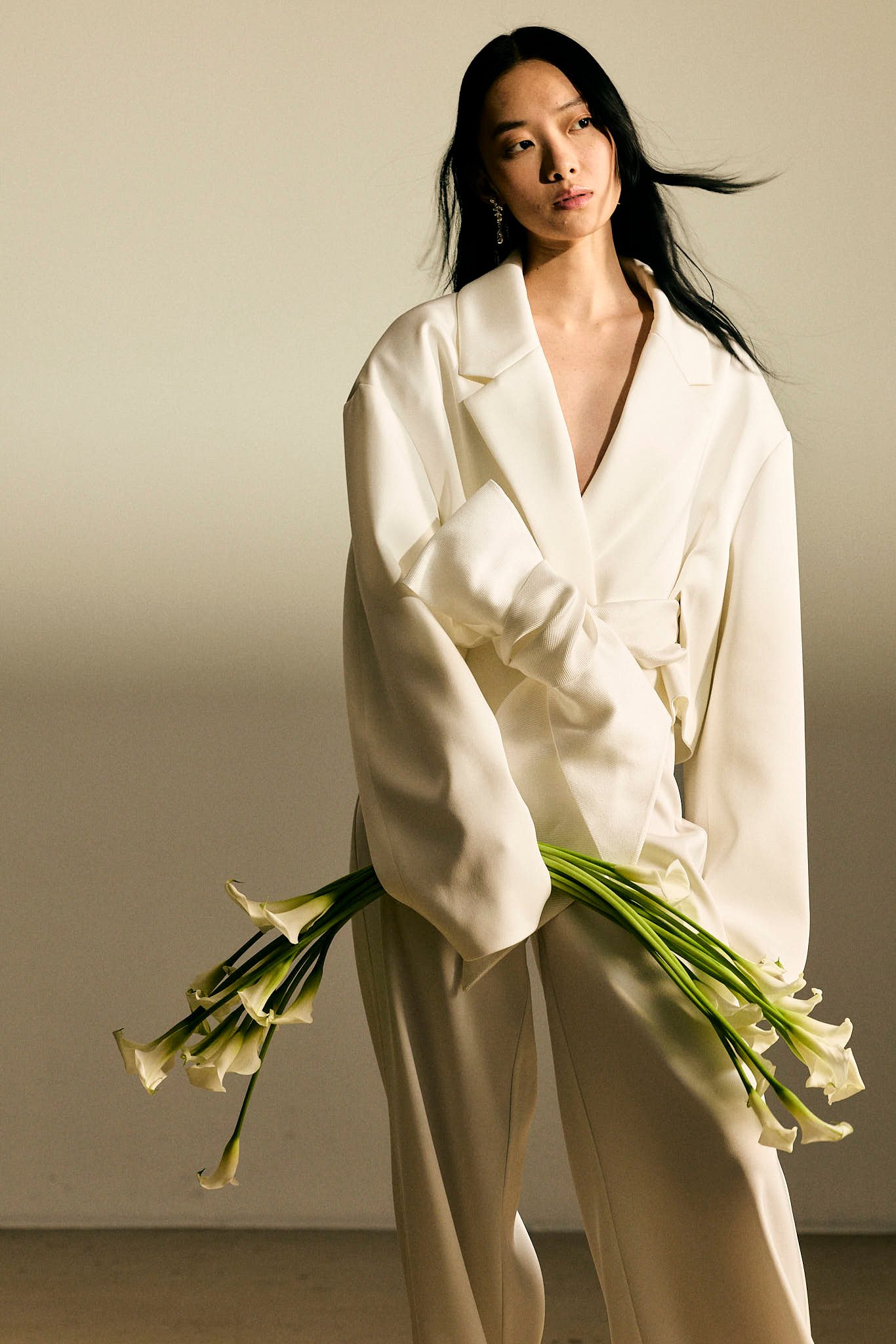 kaviar-gauche-oversize-bow-blazer-brautblazer-kurz image 2