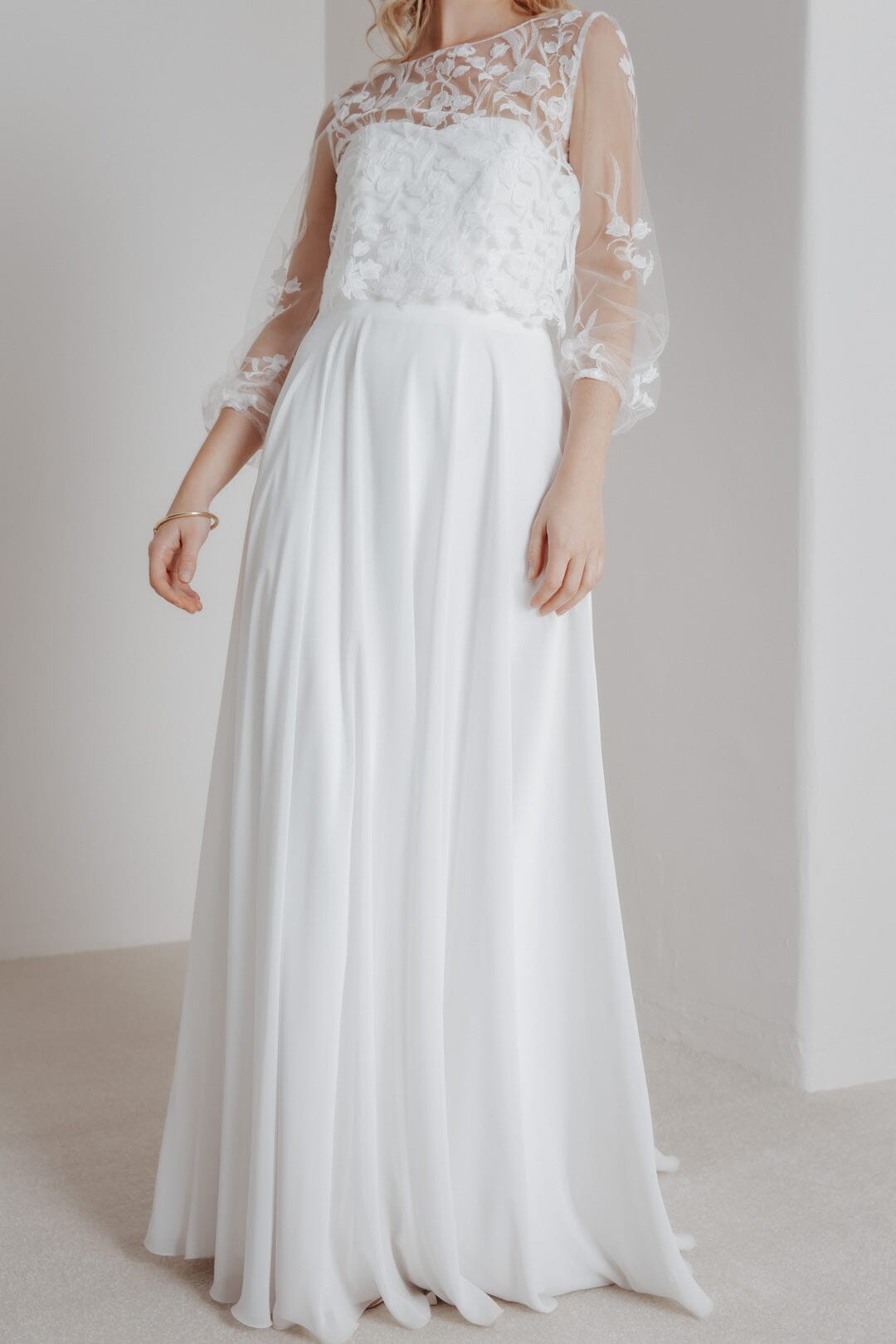 noni-isla-outlet-bodenlanger-brautrock-aus-chiffon-in-ivory image 1