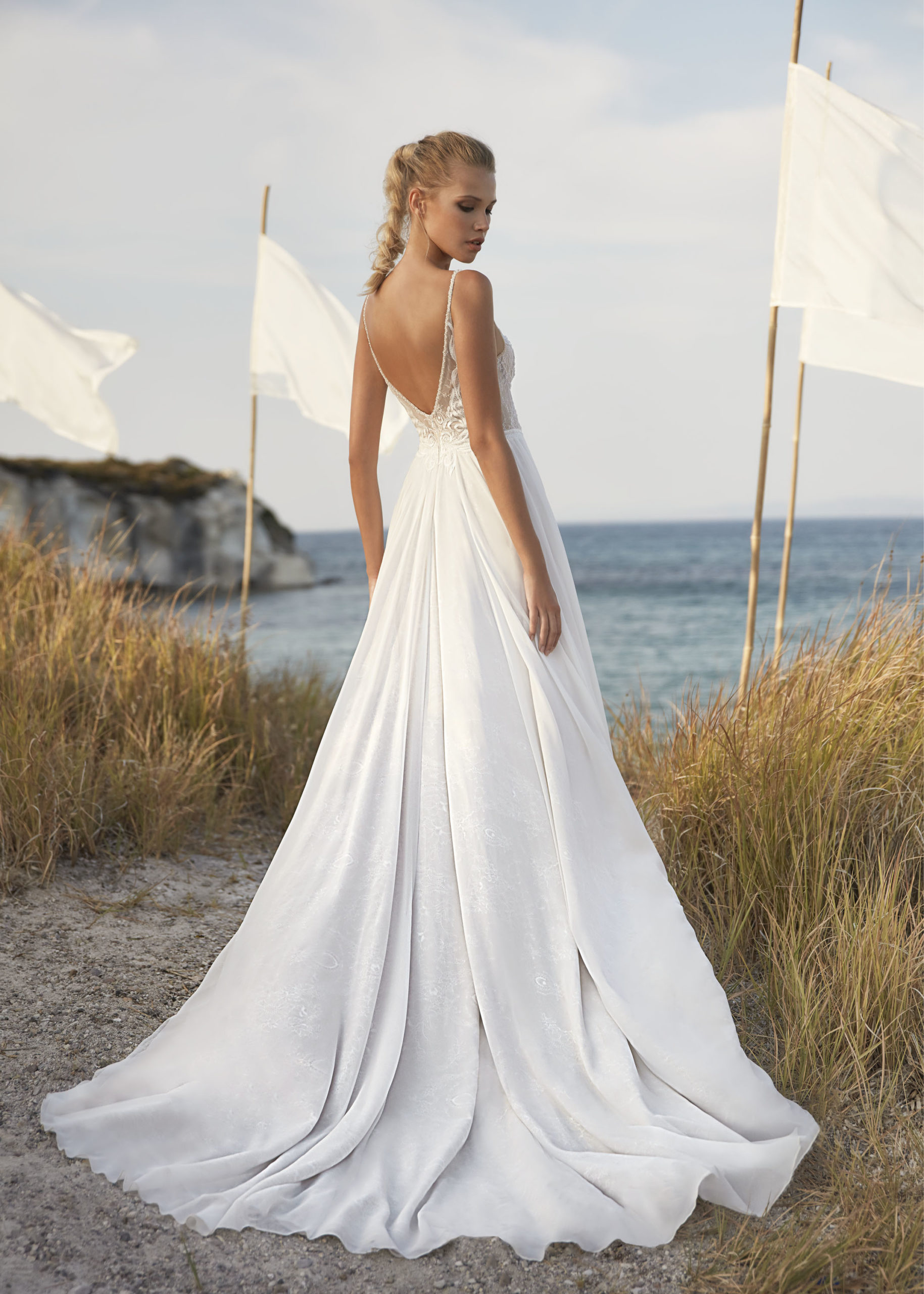herve-paris-bridal-valente-brautkleid-boho-destination-collection image 2