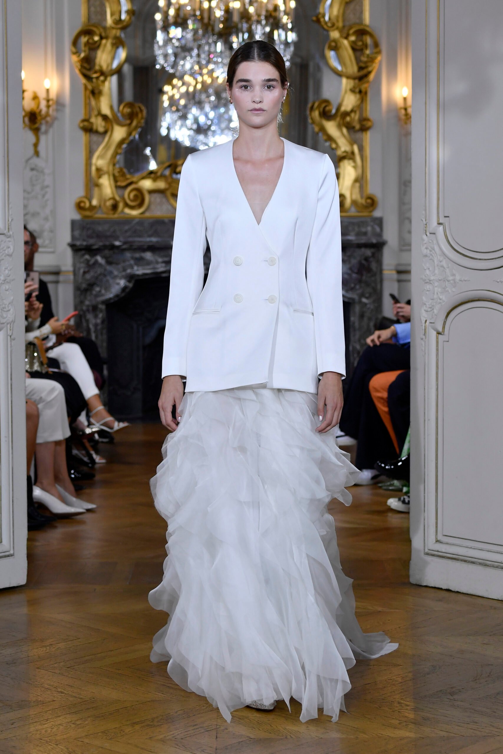 kaviar-gauche-arielle-volant-brautkleid-a-linie image 3