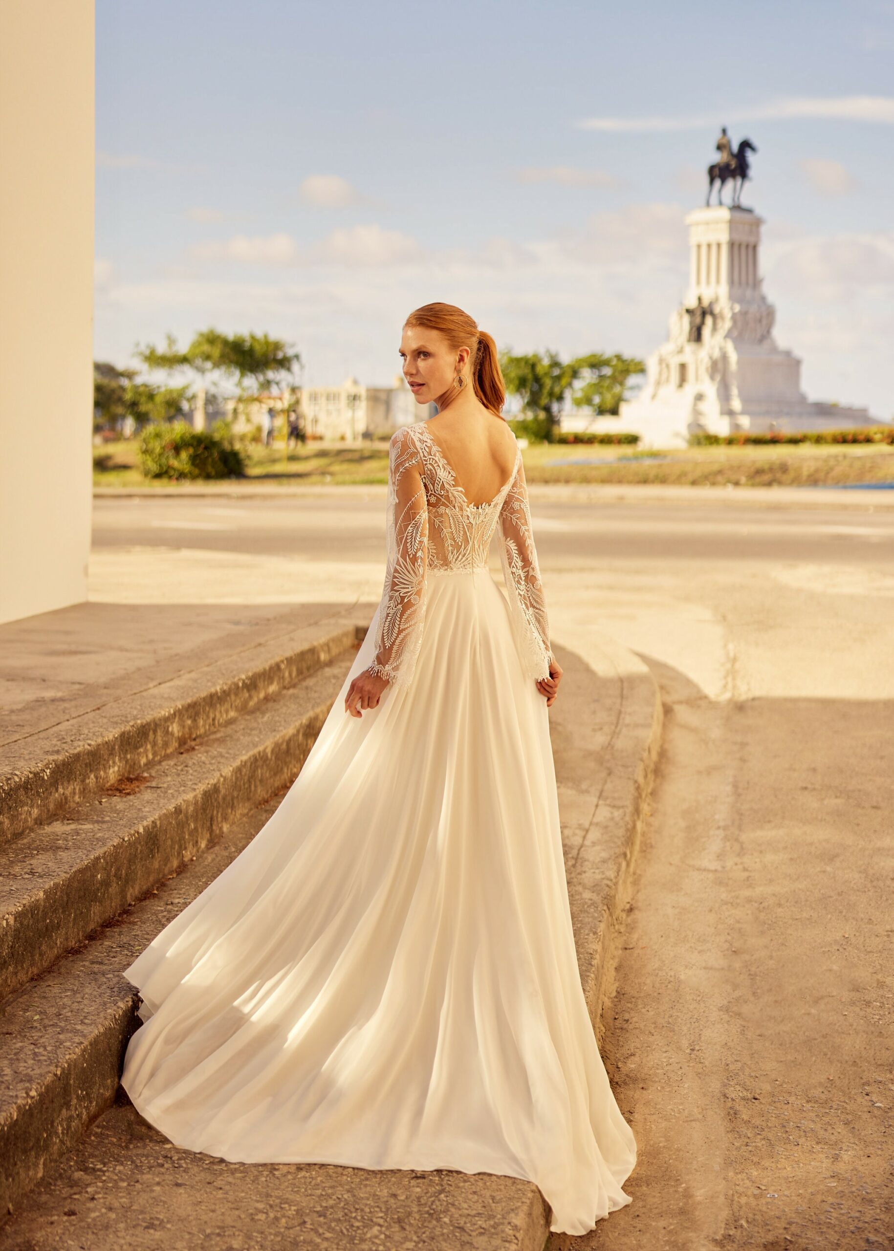 gbs-herve-paris-bridal-leaf-brautkleid-libre-collection image 2