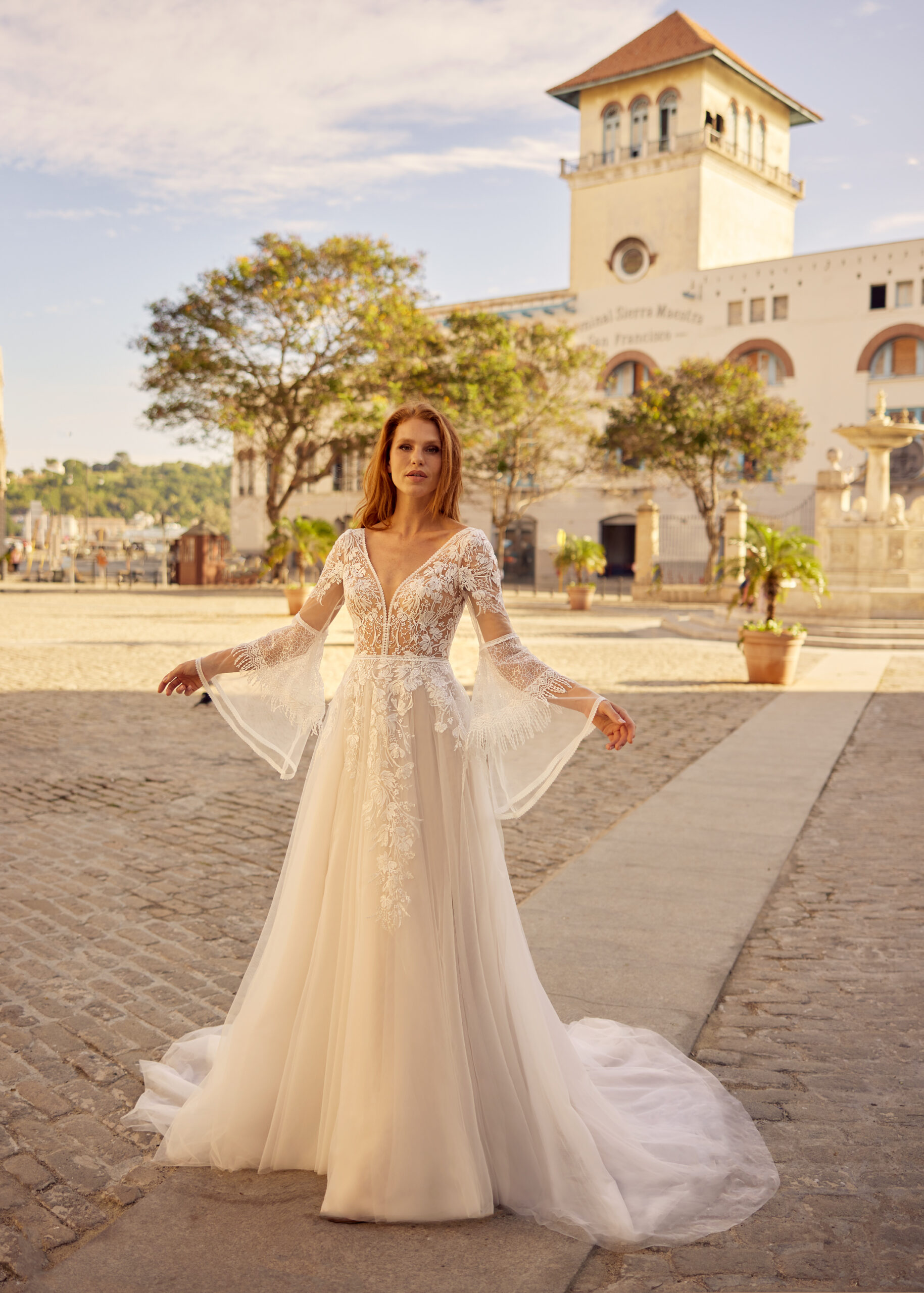 gbs-herve-paris-bridal-lola-brautkleid-libre-collection image 1