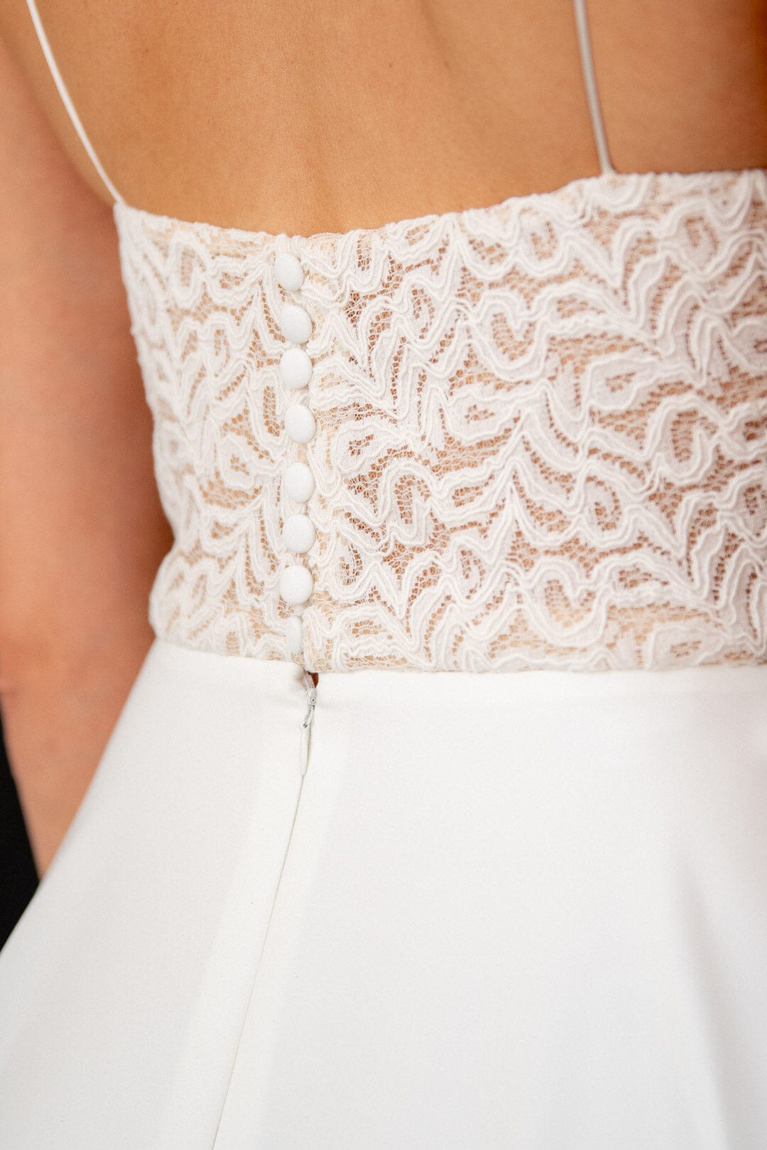 noni-junia-one-kurzes-brautkleid-midi-mit-spaghettitr-gern image 7