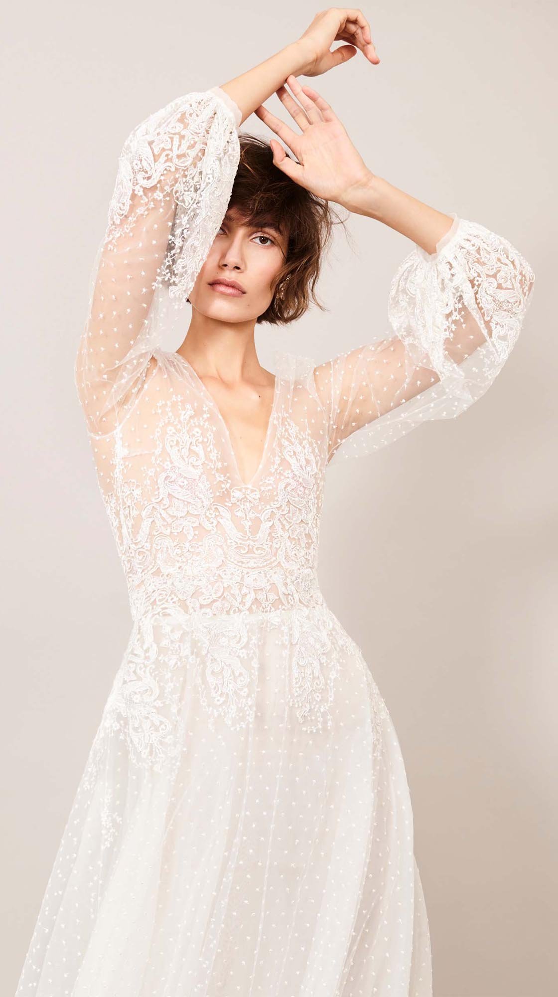 kaviar-gauche-champagne-sleeve-brautkleid-lam-spitze image 3