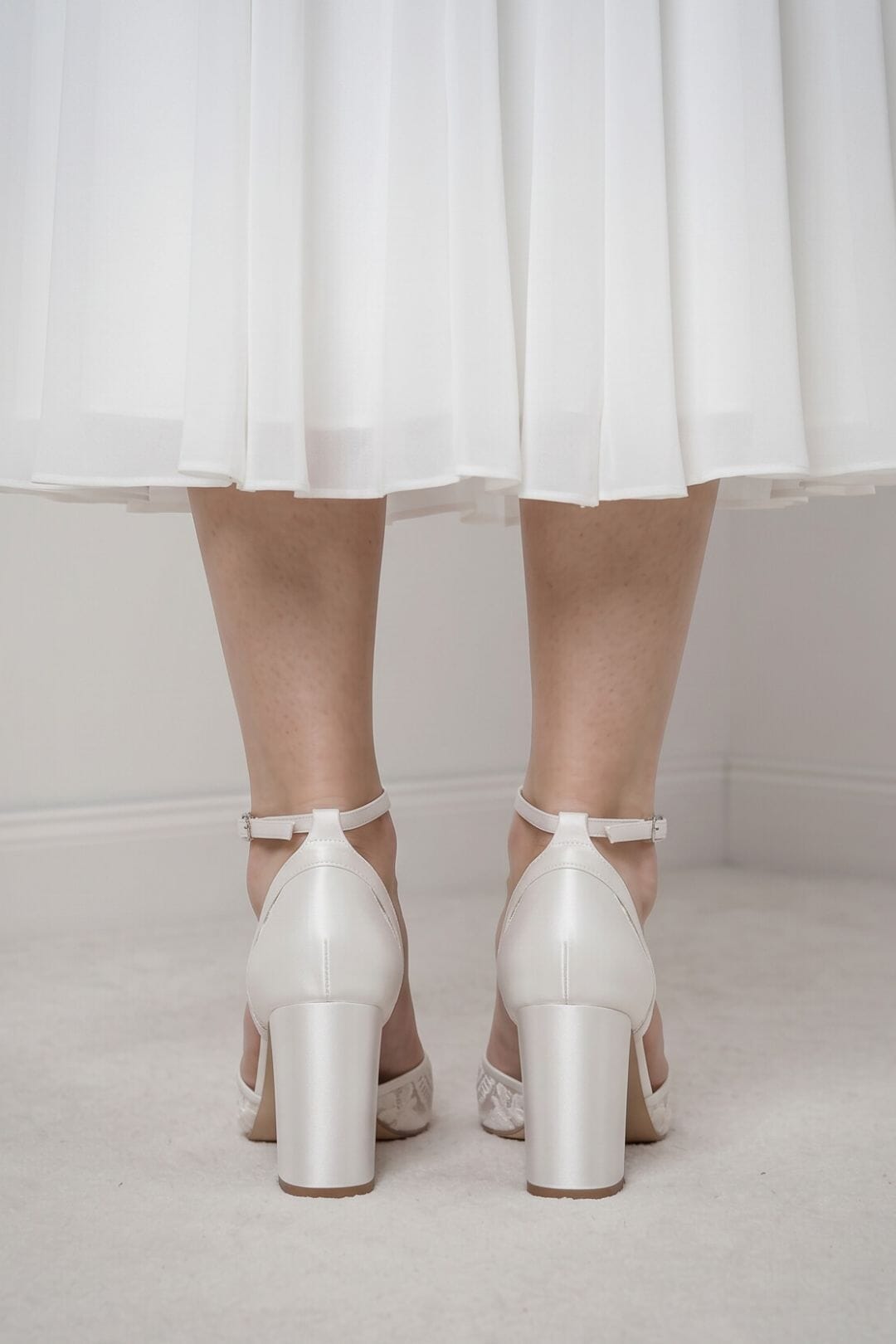 noni-niah-brautschuh-satin-pumps-ivory-mit-blockabsatz image 4