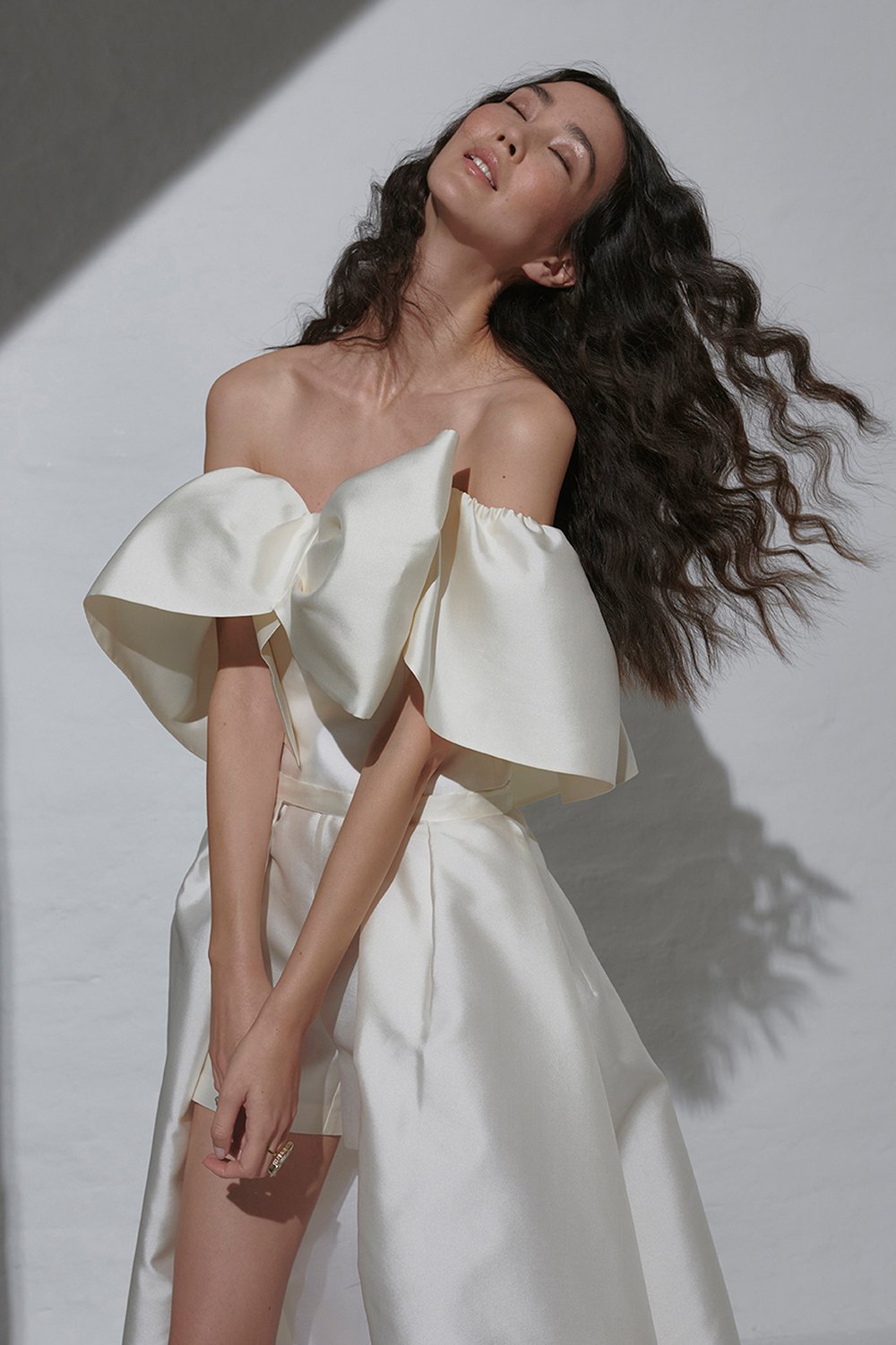 kaviar-gauche-bowerall-short-braut-jumpsuit-kurz-mit-schleife-ivory image 2