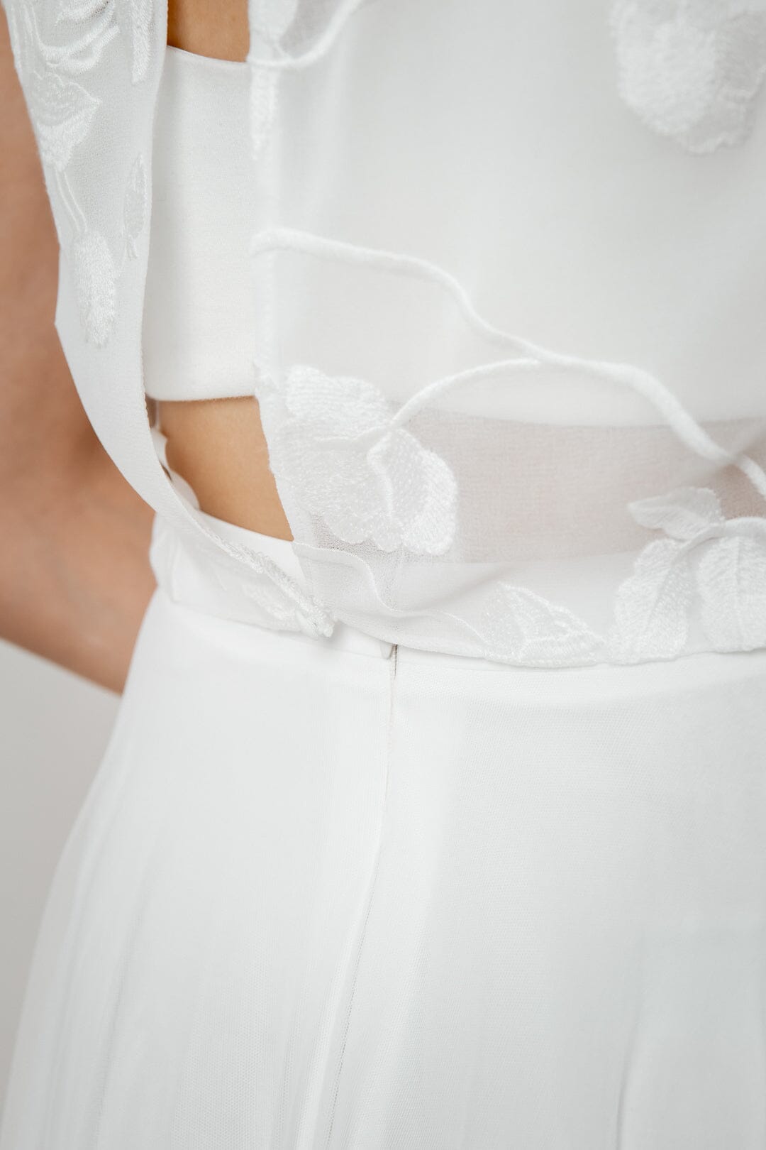 noni-eniz-chiffon-top-ivory-mit-stickerei-und-cap-rmeln image 7